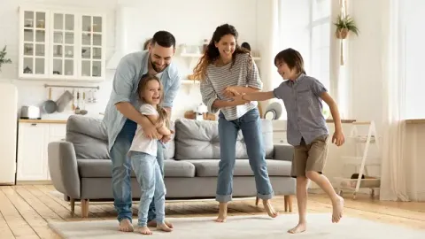 Familia con hijo felices y sanos