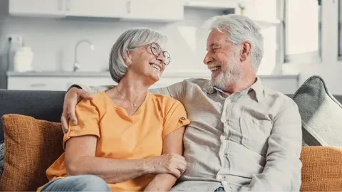 Pareja senior feliz y sana