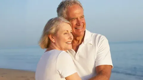 Pareja senior feliz y sana